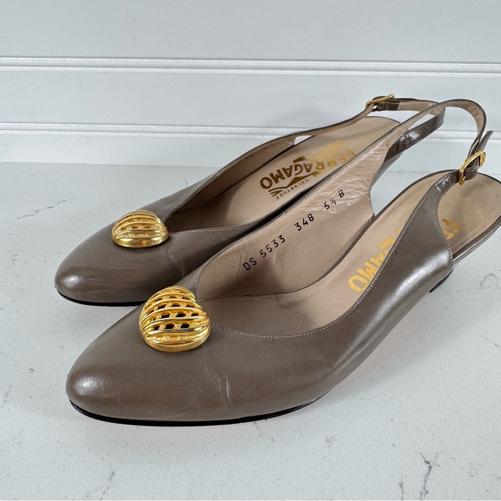 Salvatore Ferragamo VINTAGE Slingback Pumps, Taupe, Size 5.5B - Picture 2 of 13